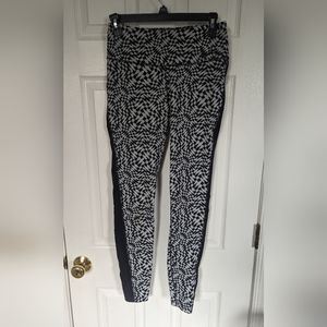 Nike Dri Fit Leggings in Size M | Optical Illusion Print